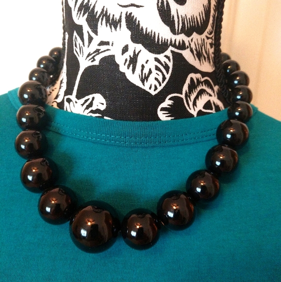 New York & Company Jewelry - Chunky stylish black necklace